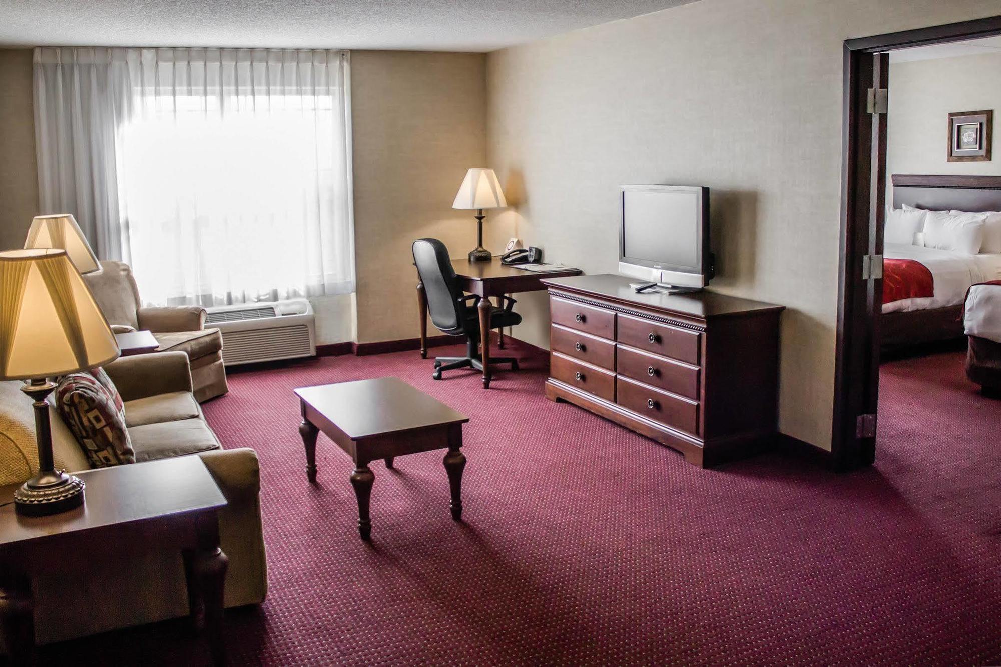 Comfort Suites Lake George - Queensbury Exterior photo