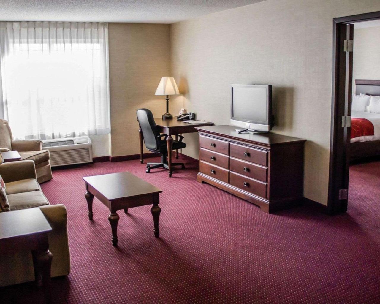 Comfort Suites Lake George - Queensbury Exterior photo