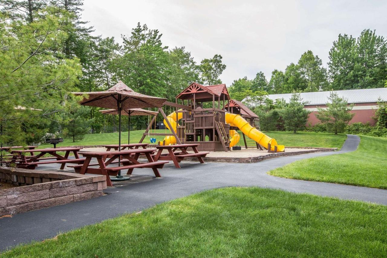 Comfort Suites Lake George - Queensbury Exterior photo
